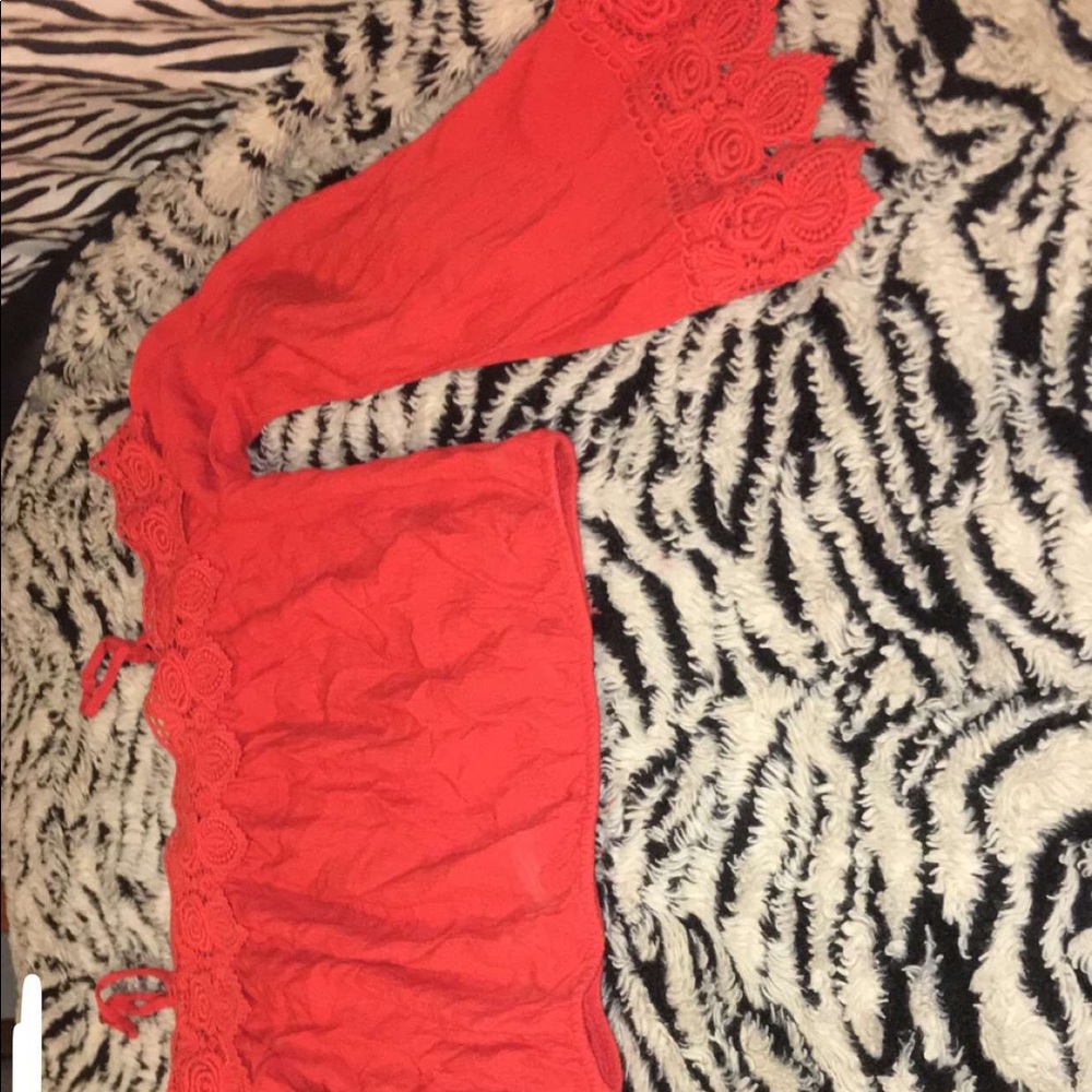 crop top, off shoulders with spaghetti straps